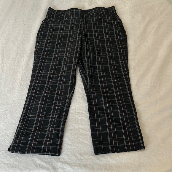 Ricki’s Plaid Stretch Capris NWOT - Picture 2 of 7